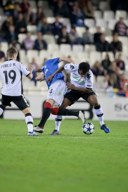 Kirk Broadfoot (C) ve Fernandes (R) ve Pablo (L) oyun sırasında