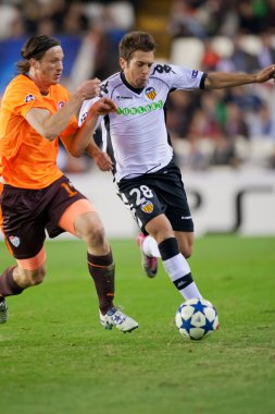 Gustav Svensson (L) ve Jordi Alba (R) eylem