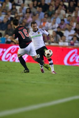 Pablo Orbaiz (L) ve Juan Manuel Mata (R) eylem