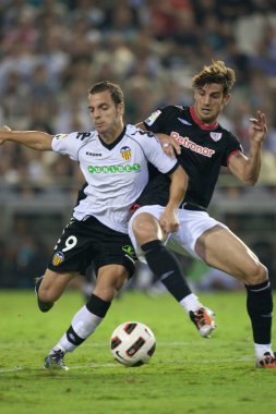 Roberto Soldado (L) ve Aitor Ocio (R) eylem