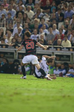 Aitor Ocio (L) ve Roberto Soldado (R) oyun sırasında