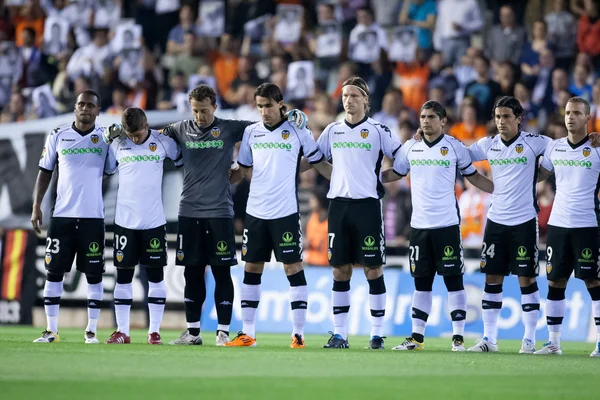 Spelers opgeslagen 1 minuut stilte ter nagedachtenis aan de vader van Valencia doelman Guaita — Stockfoto