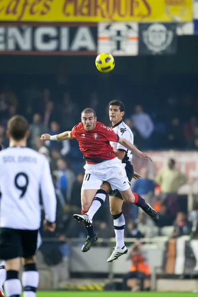 Walter Gerardo Pandiani and Ricardo Costa  fighting for a ball — Stock Photo, Image