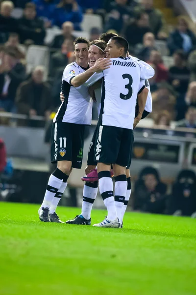 Aritz Aduriz (L), Marius Stankevicius (C) e Hedwiges Maduro (R) celebrano un gol — Foto Stock