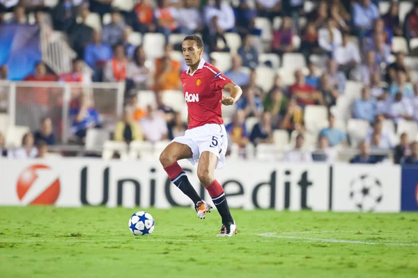 Rio Ferdinand with a ball — Stock Photo, Image