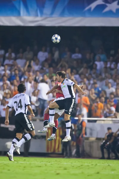 Players fighting for an air ball — Stock Photo, Image