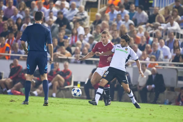 Alejandro Dominguez (R) ve Nemanja Vidic (L) oyun sırasında — Stok fotoğraf