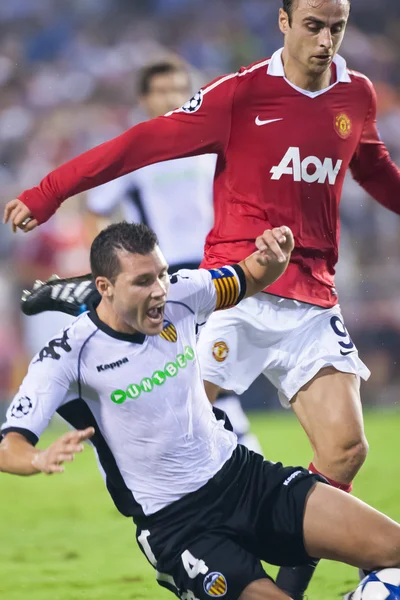 David Navarro (L) e Dimitar Berbatov (R) durante o jogo — Fotografia de Stock