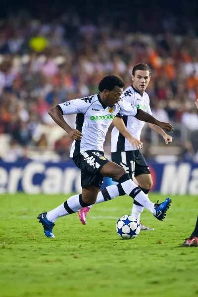 Fernandes (L) and Juan Manuel Mata (B) during the game — Stock Photo, Image