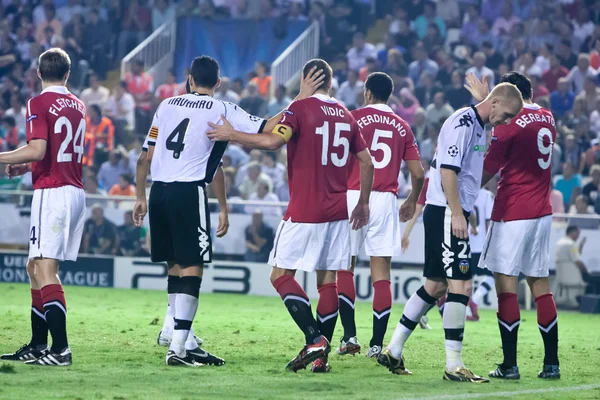 Darren Fletcher (L), David Navarro (C), Nemanja Vidic (C), Rio Ferdinand, Jeremy Mathieu ja Dimitar Berbatov pelin aikana — kuvapankkivalokuva