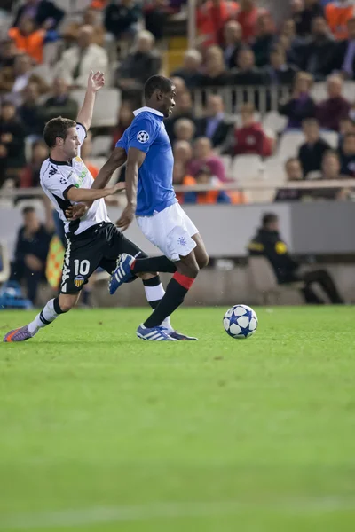 Juan Manuel Mata (L) and Maurice Edu (R) in action — Stock Photo, Image