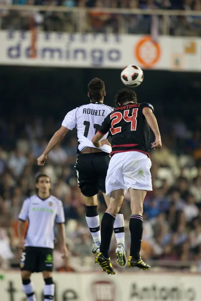 Javier Martínez (R) y Aritz Aduriz (L) en acción — Foto de Stock