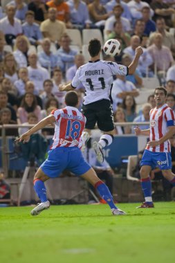 Alvaro Dominguez (L) ve eylem: Aritz Aduriz (R)