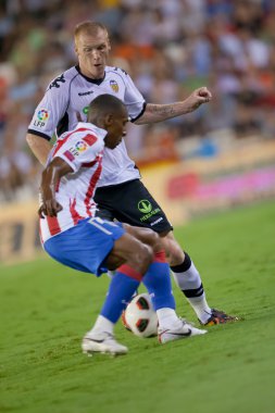 Luis Perea (F) ve Jeremy Mathieu (B) eylem