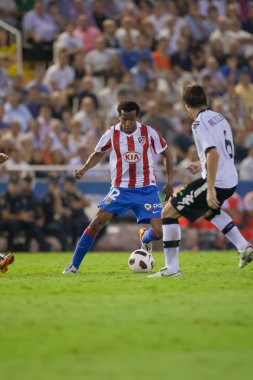 Paulo Assunçao (L) ve David Albelda (R) oyun sırasında