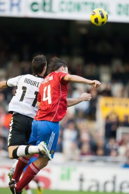 Aritz Aduriz (L) ve Matteo Contini (R) eylem