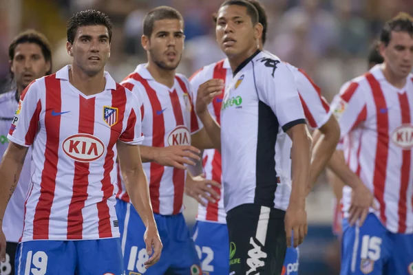 José Antonio Reyes (L), Álvaro Domínguez (C), Hedwiges Maduro (C) y Diego Roberto Godin (R) durante el partido —  Fotos de Stock