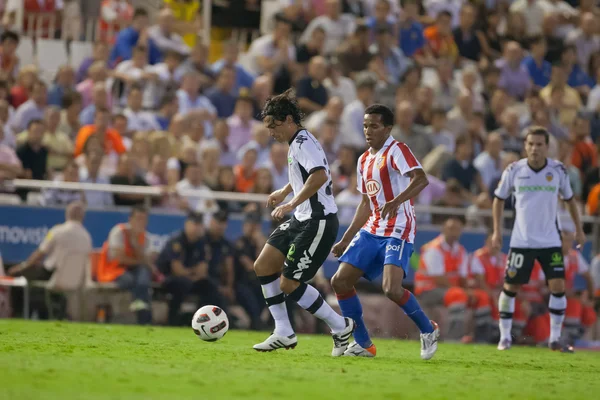 Vicente (L) och Paulo Assuncao (R) under spelet — Stockfoto