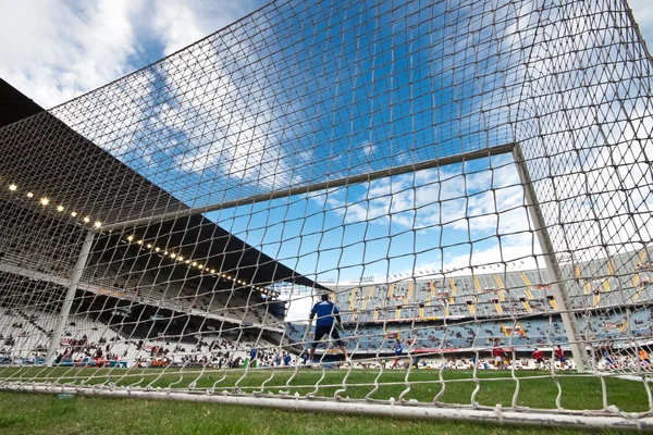 Fußballtor und Stadion — Stockfoto