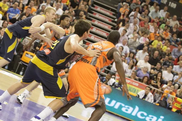 Spaans Basketbal Liga spel Valencia mand tegen Estudiantes — Stockfoto