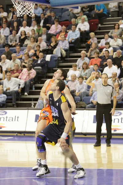Španělská basketbalová Liga hra Valencia Basket proti Estudiantes — Stock fotografie