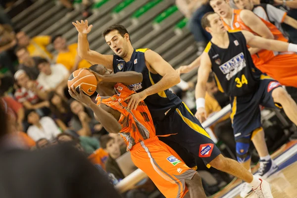 Spanska basket Liga spel Valencia korg mot Estudiantes — Stockfoto