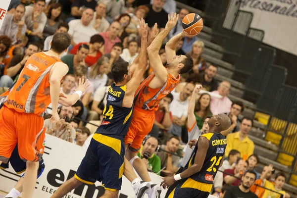 Spaans Basketbal Liga spel Valencia mand tegen Estudiantes — Stockfoto