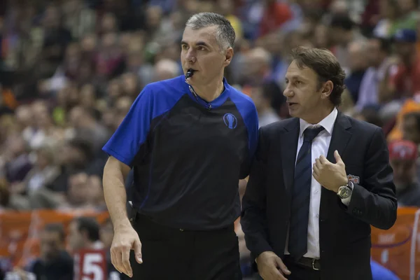 Referee (L) and  Orhun Ene during the game — Stock Photo, Image