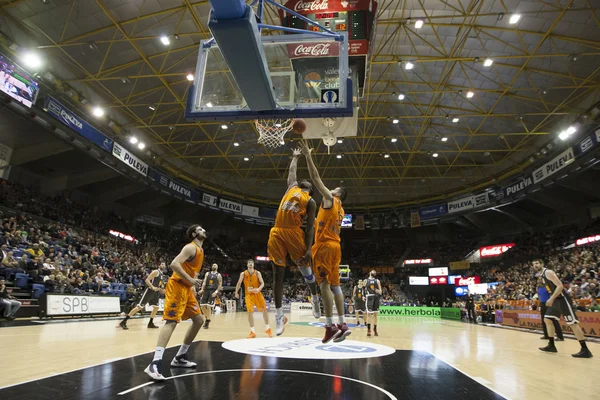 Florent Pietrus e Vitor Faverani in azione — Foto Stock