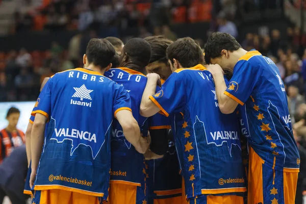 Valencia Basket jogadores da equipe juntos — Fotografia de Stock