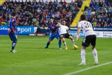 Nicolas Otamendi (R) eylem