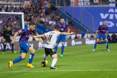 Ivan Lopez Mendoza (L) ve Pablo Piatti (R) eylem