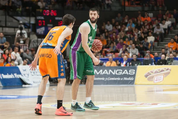 Stefan Markovic (R) y Guillem Vives (L) en acción — Foto de Stock