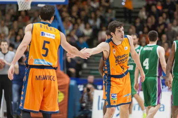 Guillem Vives (R) and Pau Ribas (L) during the game — Stock Photo, Image