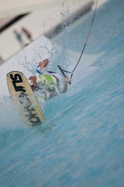 Red Bull, sanat uyan performansı sırasında atlet