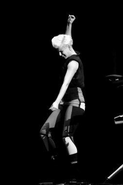 Robyn açılış hareket