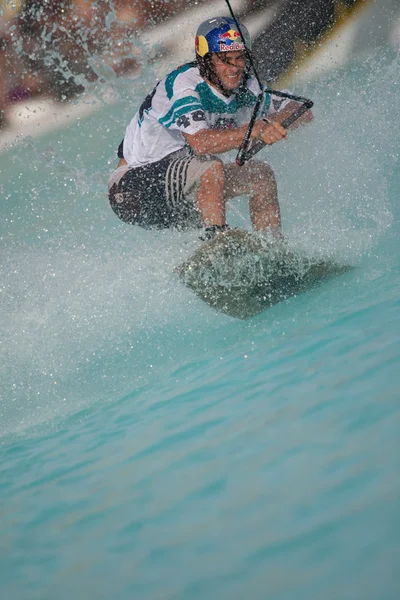 Atleta durante a apresentação no Red Bull Art of Wake — Fotografia de Stock