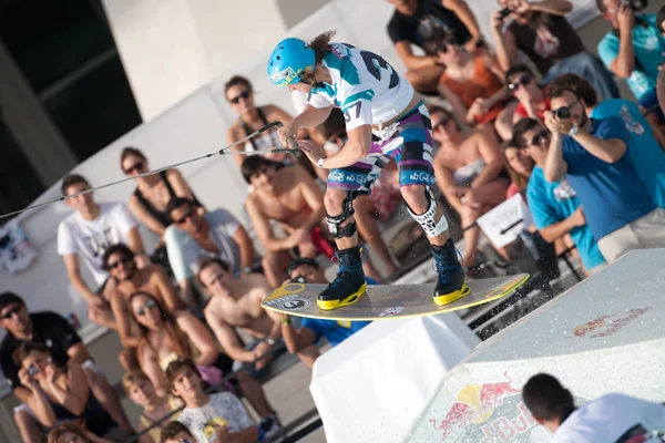 Sportler bei Auftritt bei Red Bull Art of Wake — Stockfoto