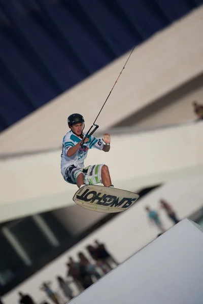 Atleta durante su actuación en Red Bull Art of Wake —  Fotos de Stock