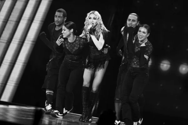 Madonna si esibisce durante il suo tour appiccicoso e dolce — Foto Stock