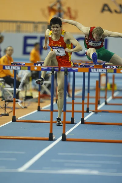 Dongpeng Shi i Kina konkurrerar i Mens 60 meter häck värmen — Stockfoto