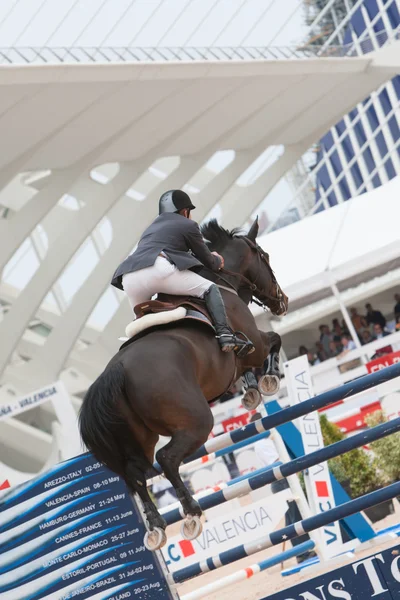 Cavaleiro no cavalo durante o Global Champions Tour da Espanha — Fotografia de Stock