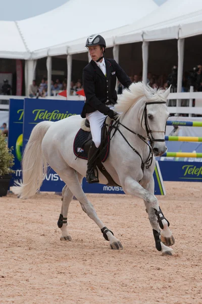 Jinete a caballo durante el Global Champions Tour de España — Foto de Stock