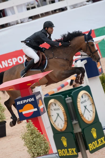 Jinete a caballo durante el Global Champions Tour de España — Foto de Stock