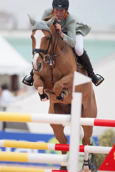 Cavaliere a cavallo durante il Global Champions Tour of Spain — Foto Stock