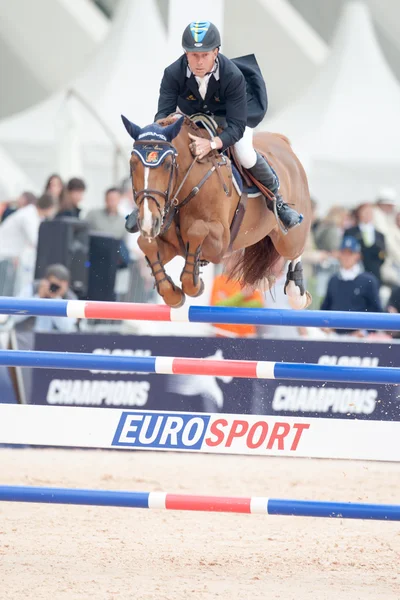 Cavaliere a cavallo durante il Global Champions Tour of Spain — Foto Stock