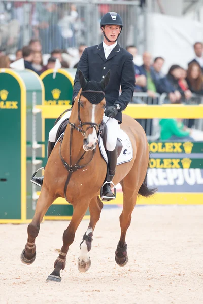 Jezdec na koni během globální Champions Tour Španělska — Stock fotografie