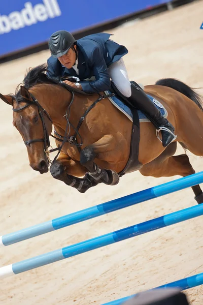 Cavaliere a cavallo durante il Global Champions Tour of Spain — Foto Stock