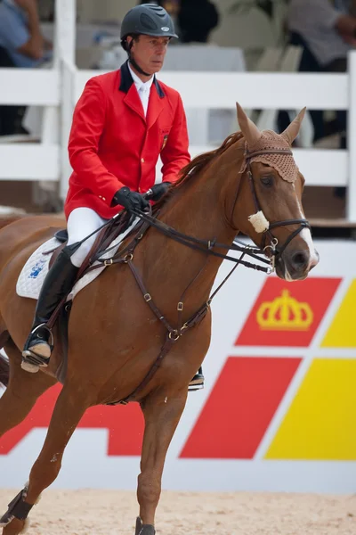 Jezdec na koni během globální Champions Tour Španělska — Stock fotografie