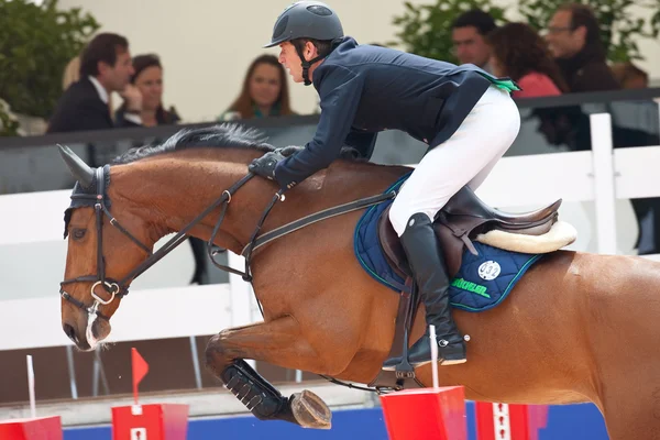 Jinete a caballo durante el Global Champions Tour de España — Foto de Stock
